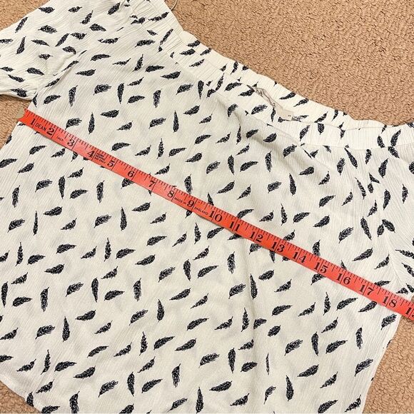 Propaganda Off-the-Shoulder Blouse Ivory Black Leaf Pattern - S - Picture 10 of 11